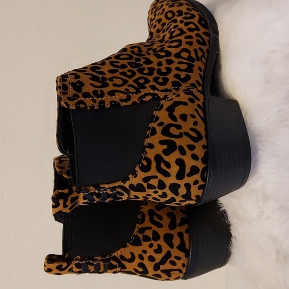 Womens Qupid Cheetah Print Faux Suede Heel Booties - Picture 2 of 9